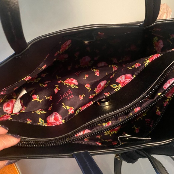 Like New! Betsey Johnson satchel - Picture 6 of 16